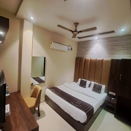 Hotel Blossom Inn Amritsar Eksteriør billede