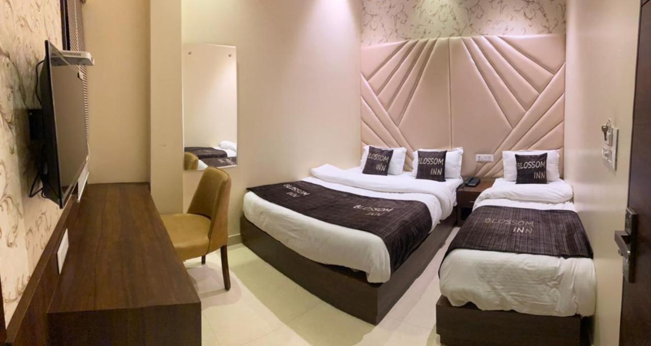 Hotel Blossom Inn Amritsar Eksteriør billede