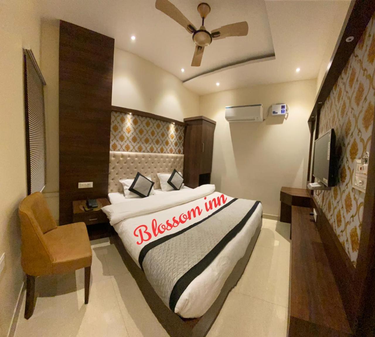 Hotel Blossom Inn Amritsar Eksteriør billede