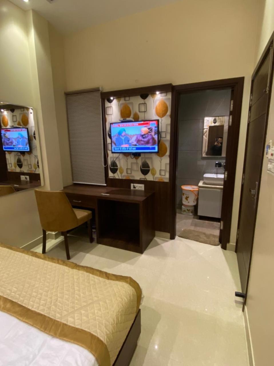 Hotel Blossom Inn Amritsar Eksteriør billede