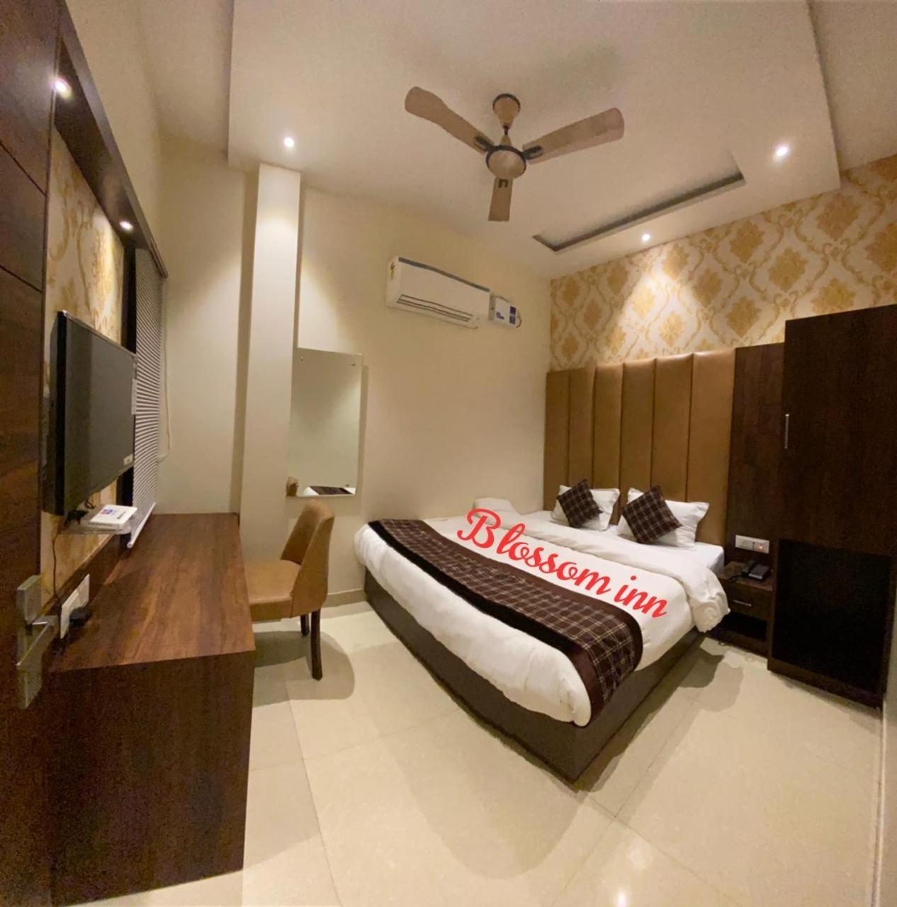 Hotel Blossom Inn Amritsar Eksteriør billede
