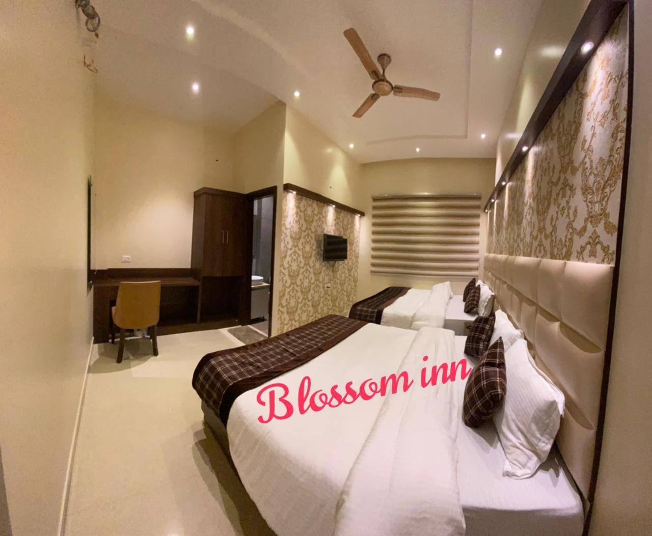 Hotel Blossom Inn Amritsar Eksteriør billede