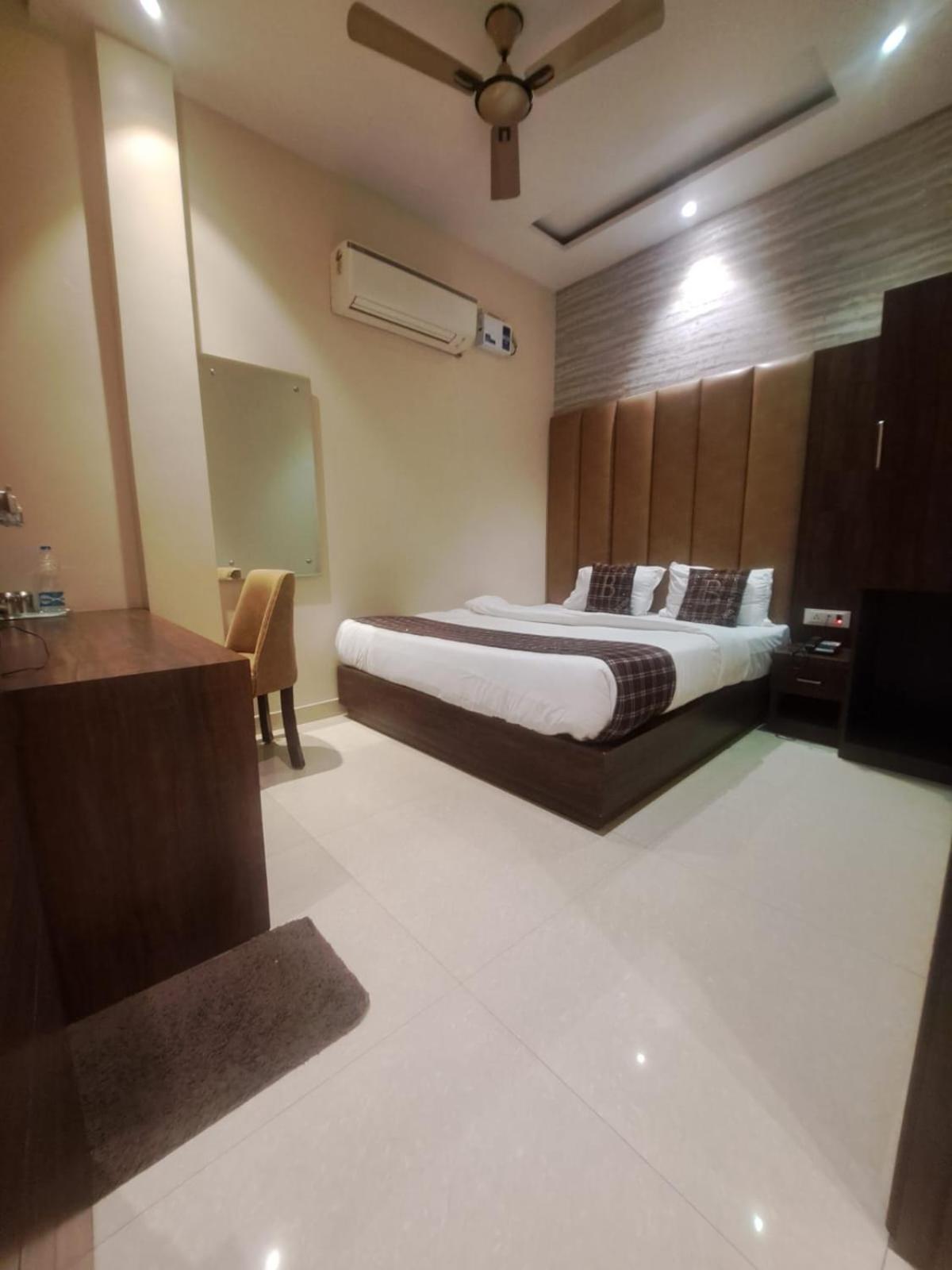 Hotel Blossom Inn Amritsar Eksteriør billede