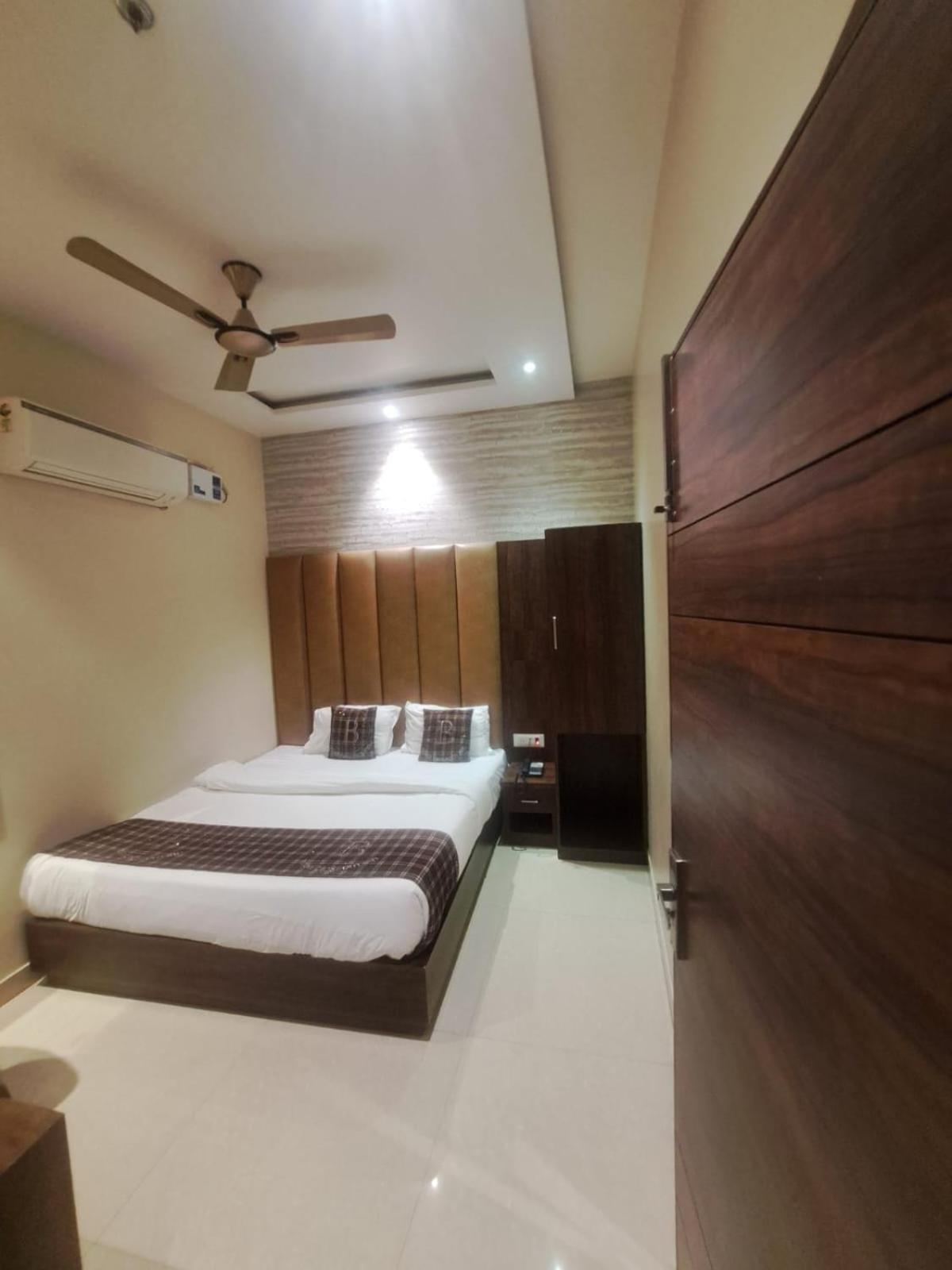 Hotel Blossom Inn Amritsar Eksteriør billede