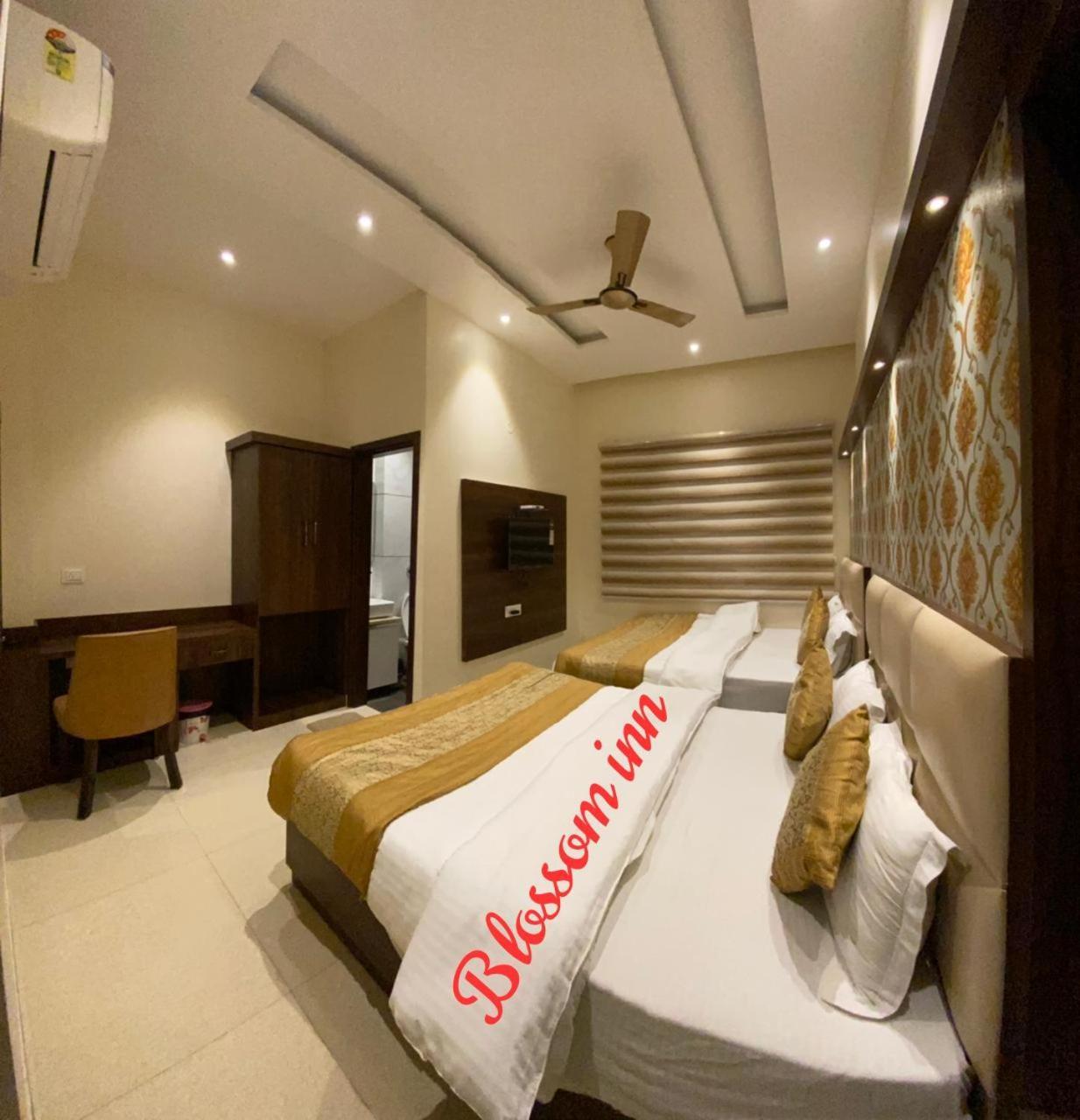 Hotel Blossom Inn Amritsar Eksteriør billede
