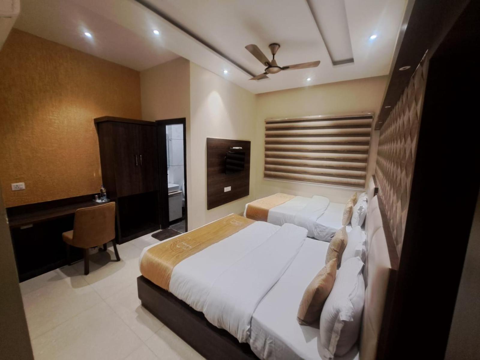 Hotel Blossom Inn Amritsar Eksteriør billede